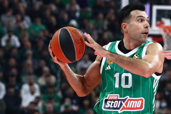 Σλούκας: “Ο κόσμος μας σπρώχνει στις νίκες ειδικά τώρα που παίζουμε με 1,5 ψηλό”