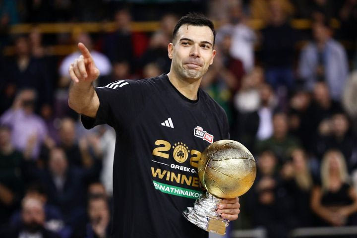 Η ανάρτηση του Σλούκα με ΛΕΞ μετά το Κύπελλο του Παναθηναϊκού AKTOR: “Είσαι ακόμα εκείνο το παιδί που αντέχει”