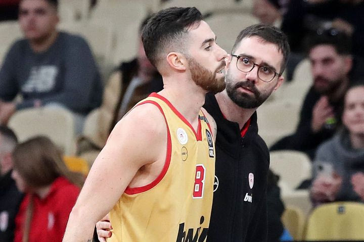 Ολυμπιακός: Αγωνία για Βιλντόσα, αποχώρησε με ενοχλήσεις στον οπίσθιο μηριαίο στο 23′ του αγώνα με τον ΠΑΟΚ