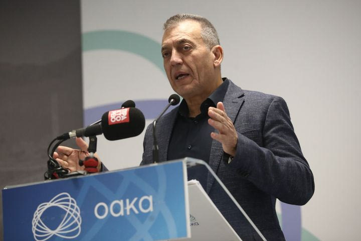 Ο Υπουργός Αθλητισμού, Γιάννης Βρούτσης