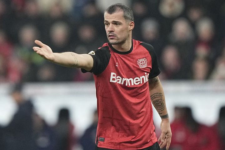 Bundesliga: Νέο χαστούκι για τη Λεβερκούζεν, υπέταξε εκτός έδρας την Ντόρτμουντ η Άουγκσμπουργκ του Γιαννούλη