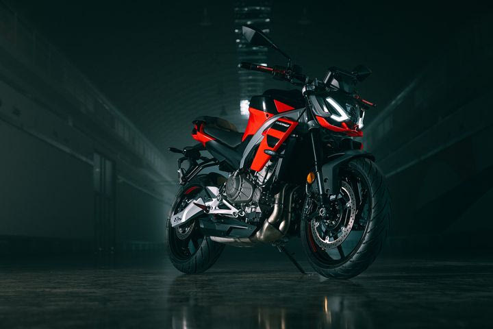 Στην Ελλάδα οι νέες Aprilia Tuono 457 και Moto Guzzi V7 Sport -Δείτε τις τιμές τους
