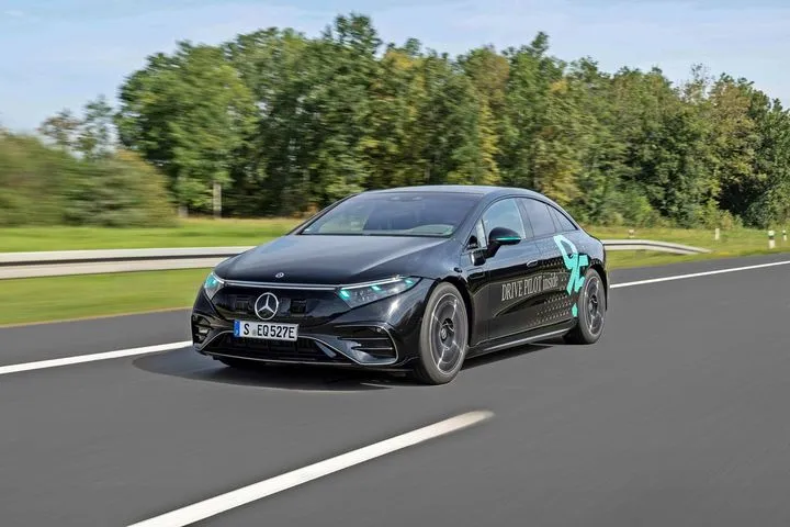 Δοκιμές χωρίς οδηγό για τη Mercedes-Benz στη Γερμανία- Αυτό είναι το χρώμα που χαρακτηρίζει τη νέα τεχνολογία