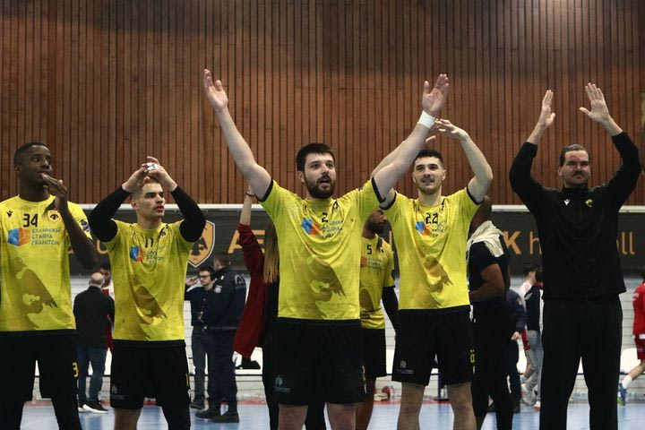 Οι παίκτες της ομάδας Χάντμπολ της ΑΕΚ