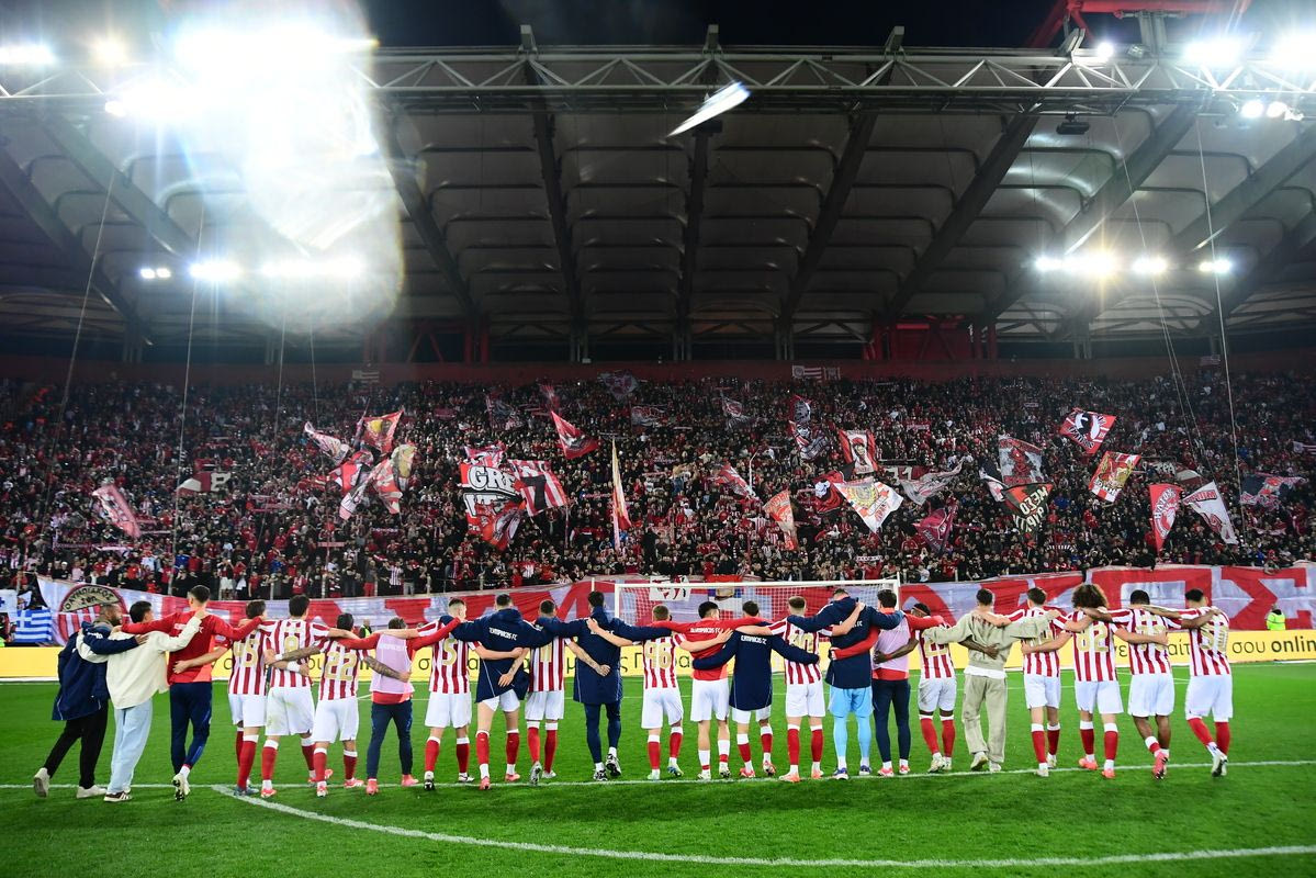 Οι φίλοι του Ολυμπιακού παρέμεναν στο "Καραϊσκάκης"