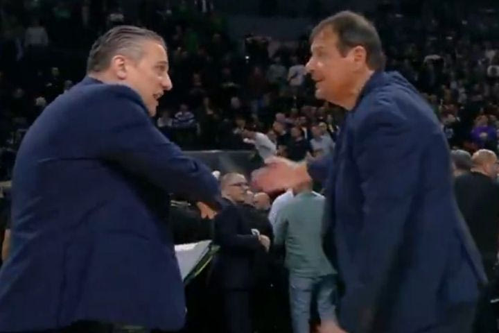 Ο Εργκίν Αταμάν ξέσπασε στον Τσενκ Γιλντιρίμ στο φινάλε του Παναθηναϊκός – Παρί