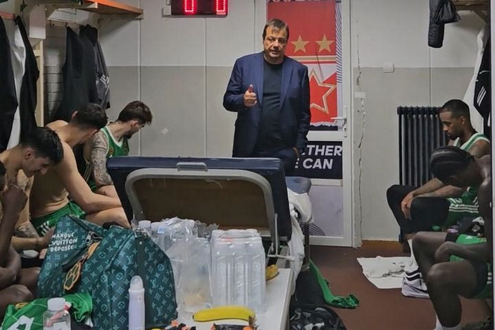 Αταμάν σε παίκτες μετά την απίθανη ανατροπή κόντρα στην Μακάμπι: “Ήμασταν κακοί για 35 λεπτά, αλλά νικήσαμε χάρη στην μαχητικότητά σας”