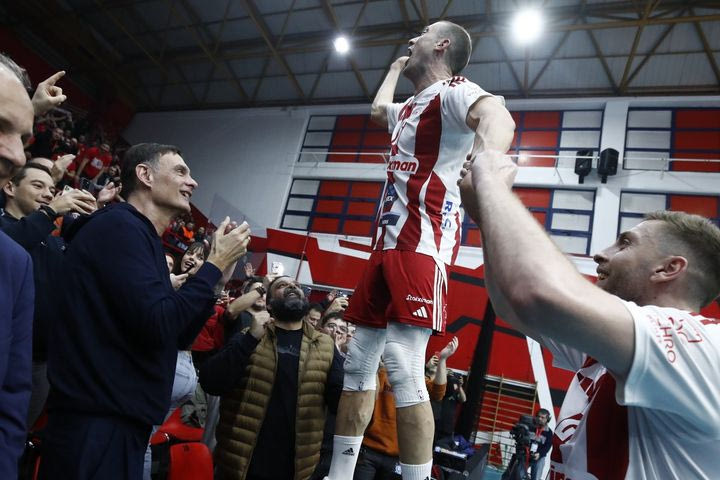 Αποθέωση Μπαρτζώκα και στο βόλεϊ, ο Ατανασίεβιτς πανηγύρισε μπροστά του σε απίστευτες σκηνές στον Ρέντη