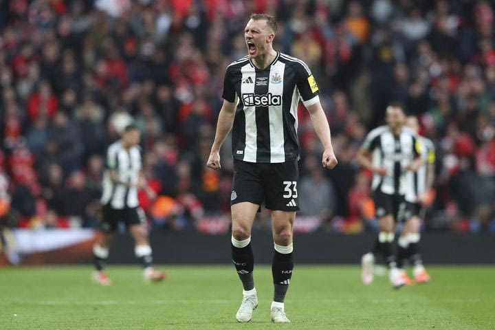 Ο Μπερν πανηγυρίζει το γκολ του στον τελικό με τη Λίβερπουλ