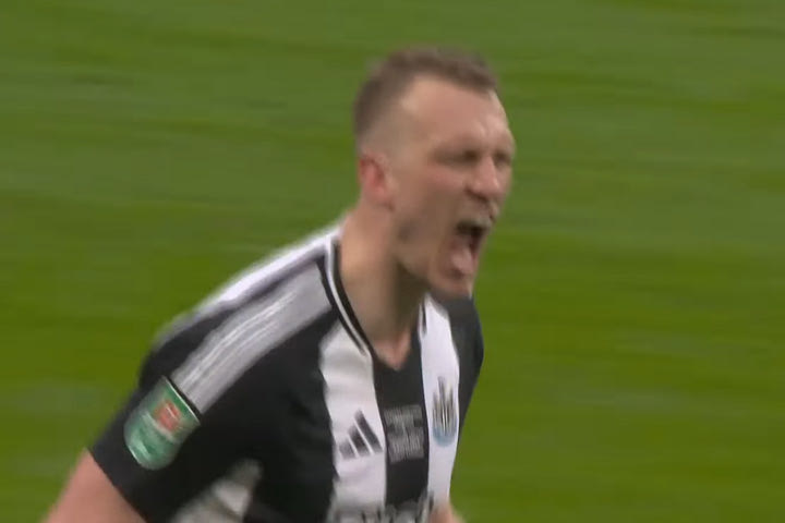 H Nιούκαστλ έκανε το 1-0 κόντρα στη Λίβερπουλ με τρομερή κεφαλιά του Μπερν στον τελικό του League Cup