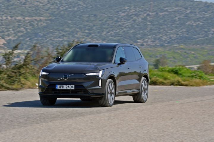 Οδηγούμε το συναρπαστικό νέο Volvo EX90 που δεν είναι απλώς ένα μεγάλο και υπερπολυτελές ηλεκτρικό SUV