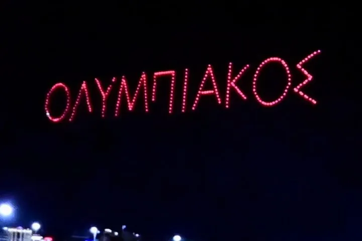 100 χρόνια Ολυμπιακός: Τα VIDEO του SPORT24 από το ασύλληπτο DRONE SHOW