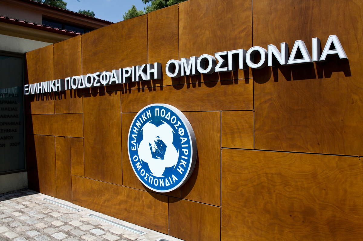 Αναβλήθηκε η συνεδρίαση της ΕΠΟ με θέμα την πιθανή επιστροφή Ελλήνων διαιτητών με ξένους VAR στα ντέρμπι                                          Αναβλήθηκε η συνεδρίαση της ΕΠΟ με θέμα την πιθανή επιστροφή Ελλήνων διαιτητών με ξένους VAR στα ντέρμπι