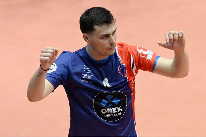 Volley League ανδρών: Ιστορική νίκη του Φοίνικα Σύρου, ο Μίλων τερμάτισε τρίτος, υποβιβάστηκε ο Άθλος, μονομαχία ΠΑΟΚ – Παναθηναϊκού στα ημιτελικά