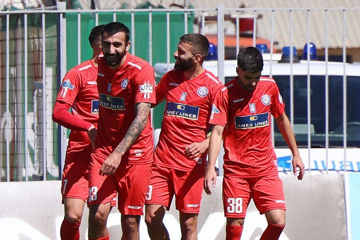 Super League 2: Αγχώθηκαν, αλλά έφυγαν από την Τρίπολη με το τρίποντο τα Χανιά, “χρυσή” νίκη στο 90+7′ για την Παναχαϊκή