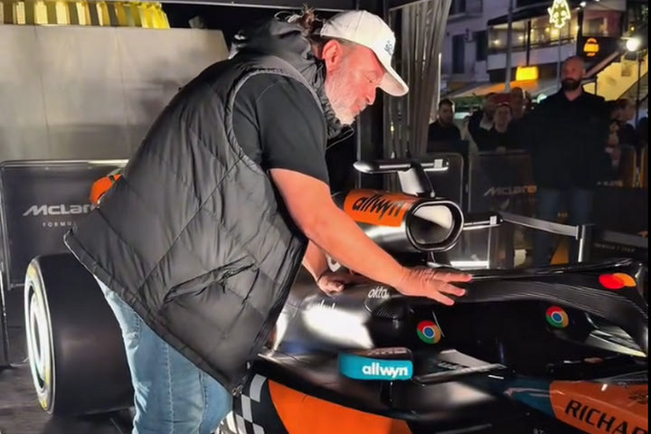 ΑΕΚ: Ο Ηλιόπουλος βρέθηκε στην OPAP Arena για το μονοθέσιο της McLaren