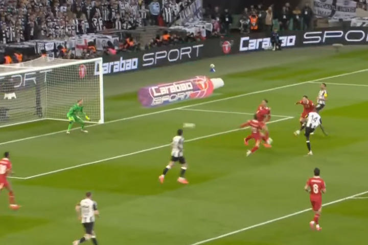 Η Νιούκαστλ έκανε το 2-0 απέναντι στη Λίβερπουλ με σουτ του Ίσακ στον τελικό του League Cup