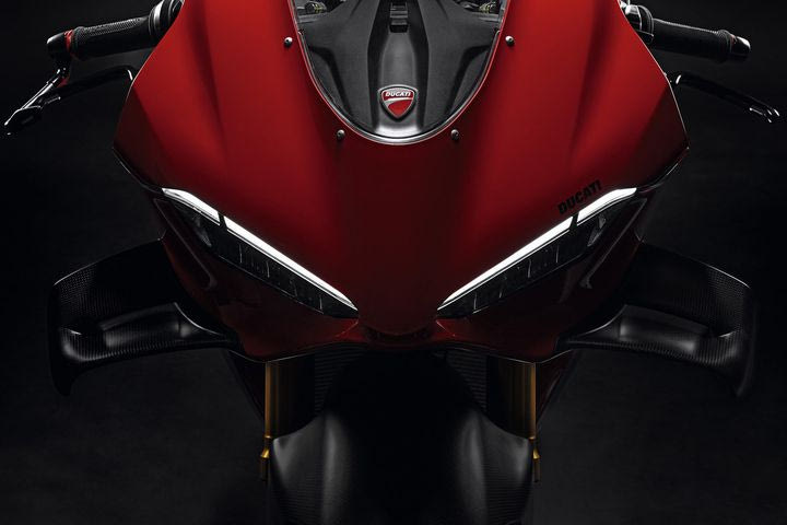 Η Ducati Panigale V4 S στα άκρα με τις νέες εκδόσεις Carbon και Carbon Pro