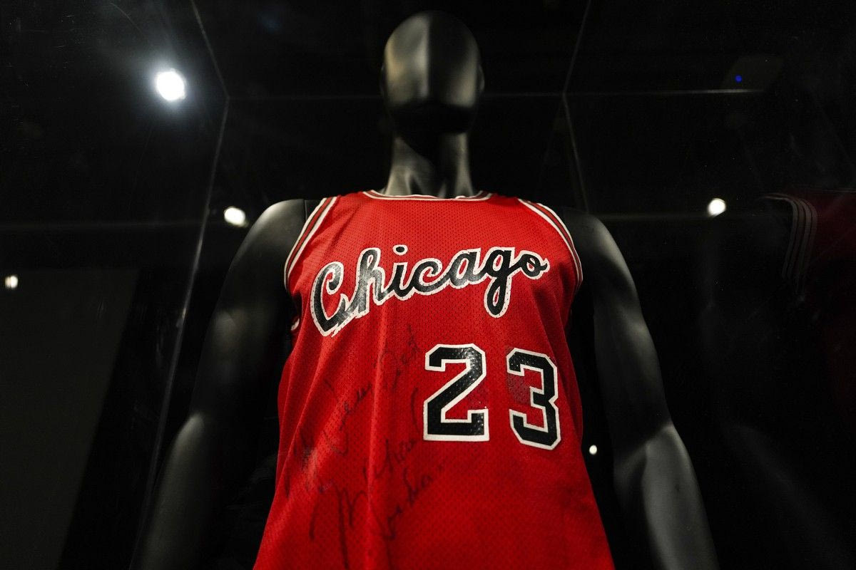 Η ρούκι φανέλα του Μάικλ Τζόρνταν