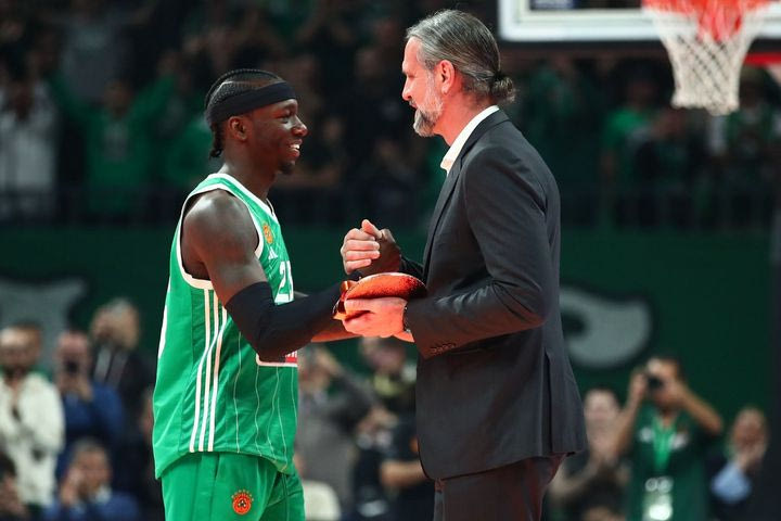Ο Κέντρικ Ναν πήρε το βραβείο του MVP της EuroLeague για τον Φεβρουάριο, αποθεώθηκε και απάντησε με καρδούλα