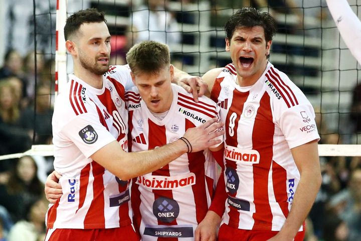 Ολυμπιακός: Οι “ερυθρόλευκοι” έφτασαν τα 111 κύπελλα στα ομαδικά αθλήματα