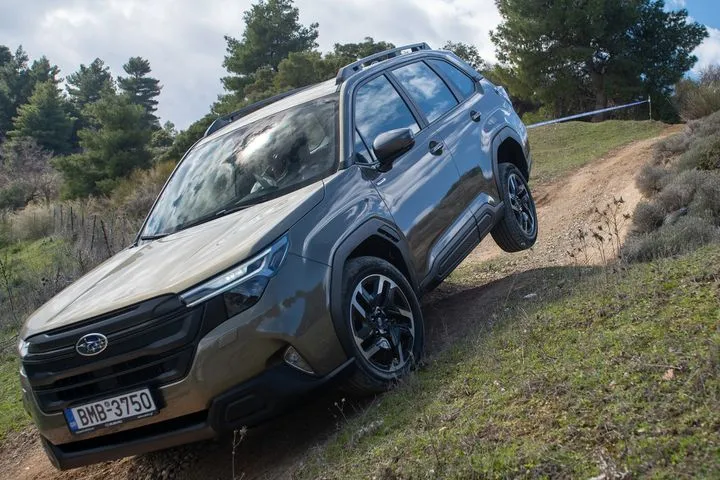 Το νέο Subaru Forester συνεχίζει στο “δικό του μονοπάτι” παράλληλα στα υπόλοιπα SUV