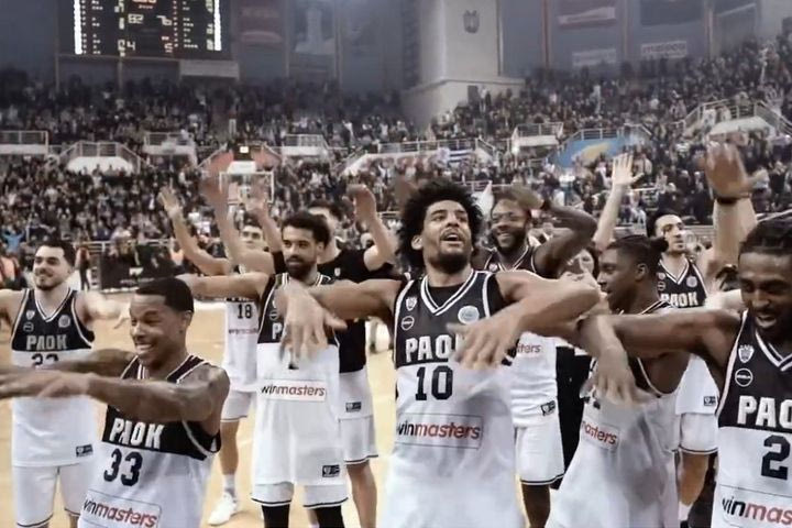 ΠΑΟΚ: Το πάρτι παικτών και κόσμου, ο παλμός στο “Παλατάκι” και οι πανηγυρισμοί στα αποδυτήρια
