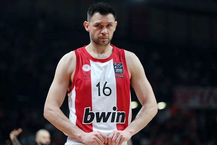 Προγνωστικά στοιχήματος: Ο Παπανικολάου ντύνεται δημιουργός στο 4.30