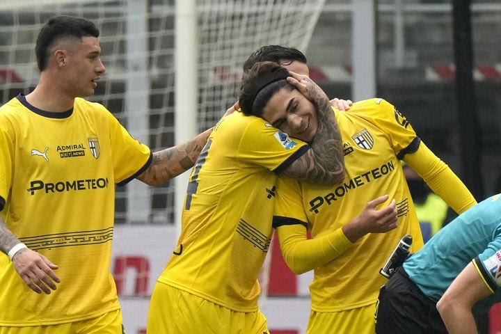 Οι παίκτες της Πάρμα πανηγυρίζουν