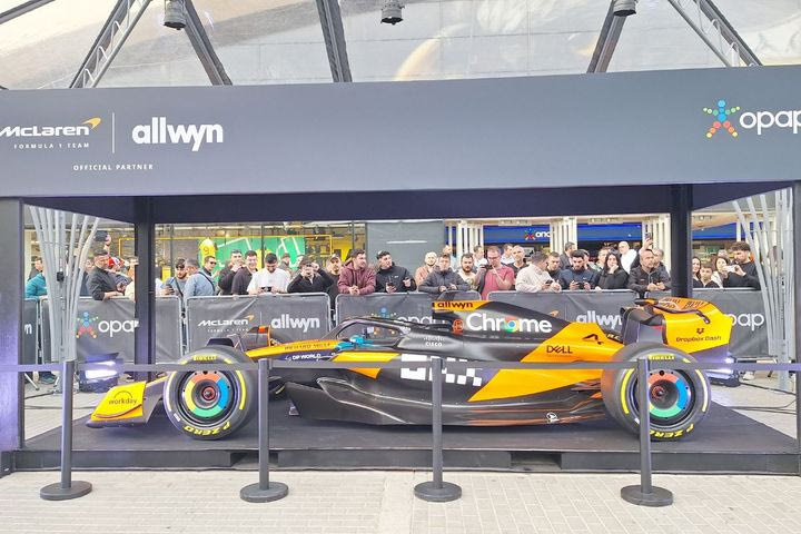 Η McLaren κάνει pit stop στην πλατεία Συντάγματος- Ραντεβού την Κυριακή για την απόλυτη εμπειρία της Formula 1