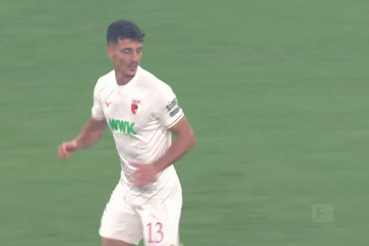 O Γιαννούλης με τη φανέλα της Άουγκσμπουργκ