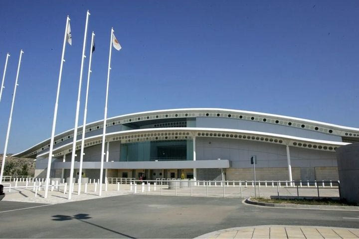 Εξωτερική όψη του γηπέδου "Σπύρος Κυπριανού" που θα φιλοξενήσει τον όμιλο της Εθνικής ομάδας μπάσκετ ανδρών στο EuroBasket 2025