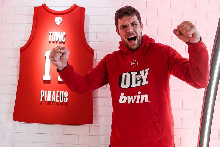 Ο Βεζένκοβ στο SPORT24 για τα 100 χρόνια του Ολυμπιακού: “Σπανούλης, Ζιοβάνι οι αγαπημένοι μου, θέλουμε να κάνουμε δώρο την EuroLeague στον κόσμο”