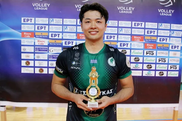 Μίλωνας: Ο MVP κόντρα στον Ολυμπιακό, Γιαμαμότο, απόλαυσε την ηλιόλουστη ημέρα παίζοντας beach volley στο Καλαμάκι