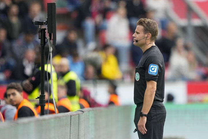 Έρχεται στο ποδόσφαιρο το challenge, το VAR των φτωχών: Πώς λειτουργεί και σε τι διαφέρει από το κανονικό VAR