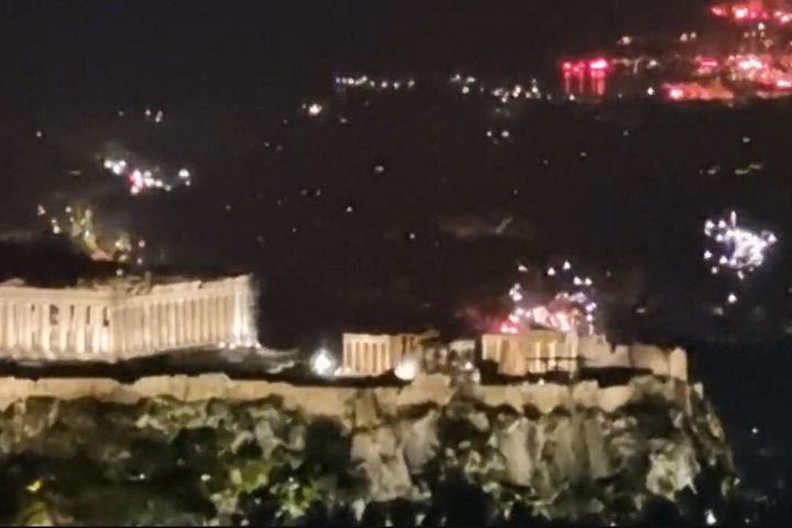 100 χρόνια Ολυμπιακός: Γιορτή και στην Αθήνα, φαντασμαγορικές εικόνες του SPORT24 από την Ακρόπολη