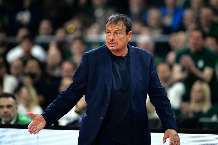 Αταμάν προς διαιτητές για το ματς με την Εφές σύμφωνα με το Φύλλο Αγώνα: “Συγχαρητήρια, διαβάζετε πολύ τι γράφεται στο internet και τώρα ήρθατε να σφυρίξετε εναντίον μας”