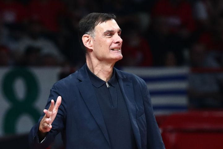 Ολυμπιακός: Το κόκκινο ανεστραμμένο είδωλο και η ατάκα “Γιώργο ξαναχάσαμε”