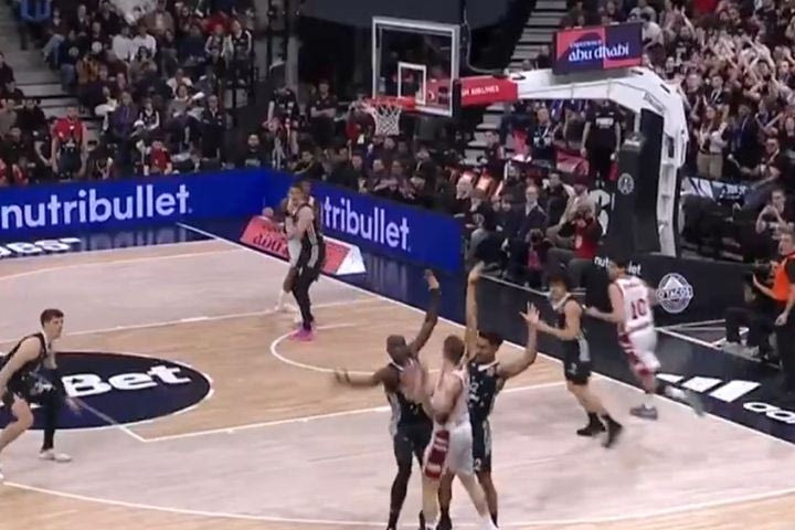 EuroLeague: Ασύλληπτο τρίποντο του Κοζέρ, υπό πίεση χρόνου και αντιπάλων στον αγώνα Παρί – Αρμάνι