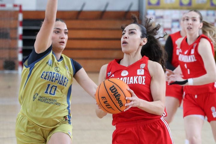 Α1 Γυναικών: Η Χριστινάκη οδήγησε τον Ολυμπιακό σε άνετο πέρασμα από την Καλλιθέα