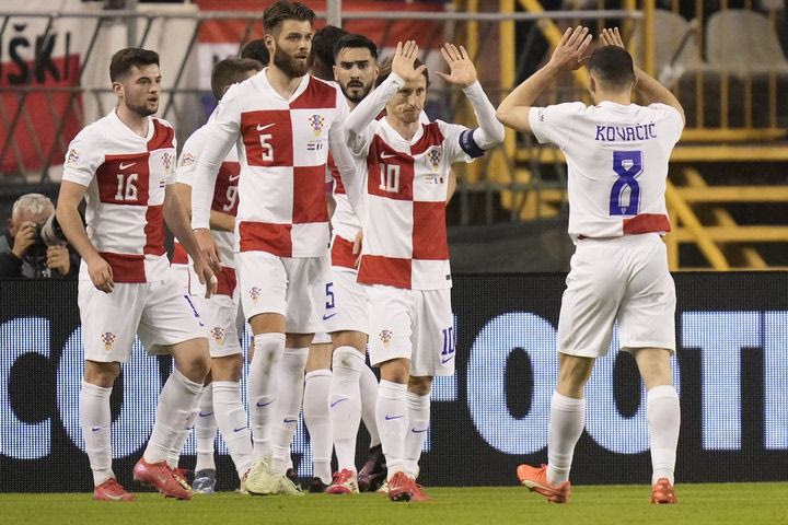 Οι παίκτες της Κροατίας πανηγυρίζουν γκολ κόντρα στην Γαλλία για τα playoffs του Nations League