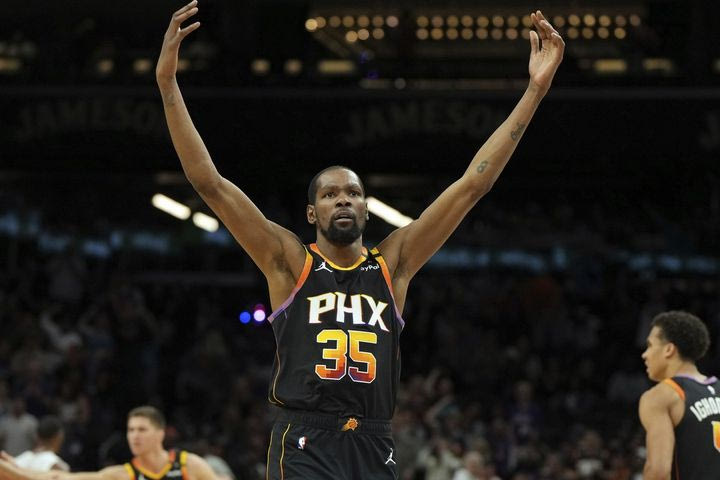 NBA: Ο διαστημικός Ντουράντ οδήγησε τους Σανς σε μεγάλη νίκη επί των Καβαλίερς