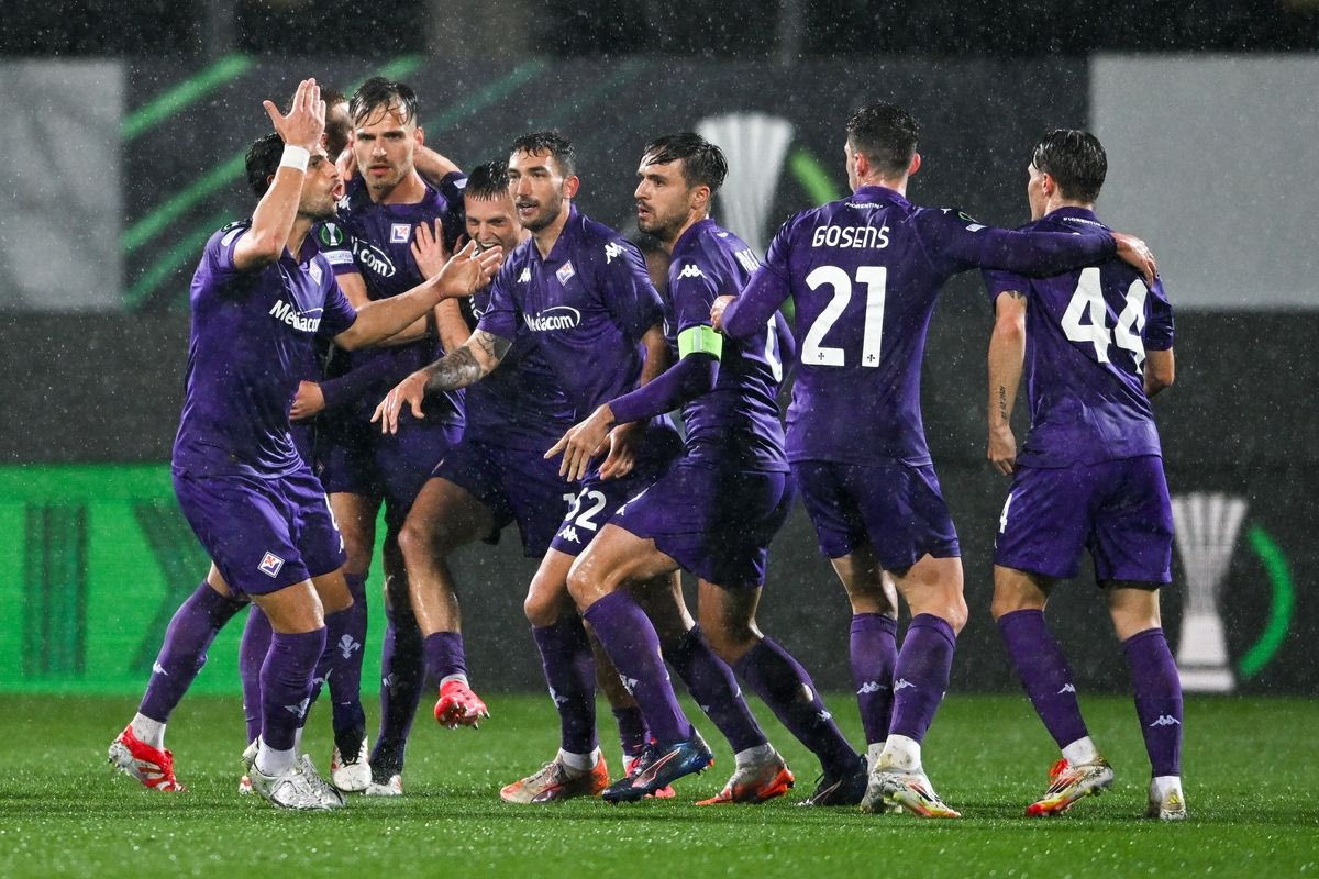 Οι παίκτες της Φιορεντίνα πανηγυρίζουν