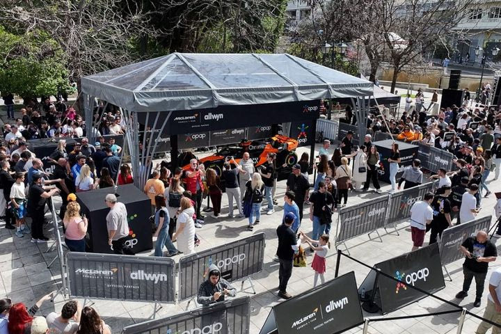 Ζήσαμε την απόλυτη εμπειρία Formula 1 στην Αθήνα – Κοσμοσυρροή σε OPAP Arena και Σύνταγμα στα δύο θεματικά events με πρωταγωνιστή το μονοθέσιο της McLaren