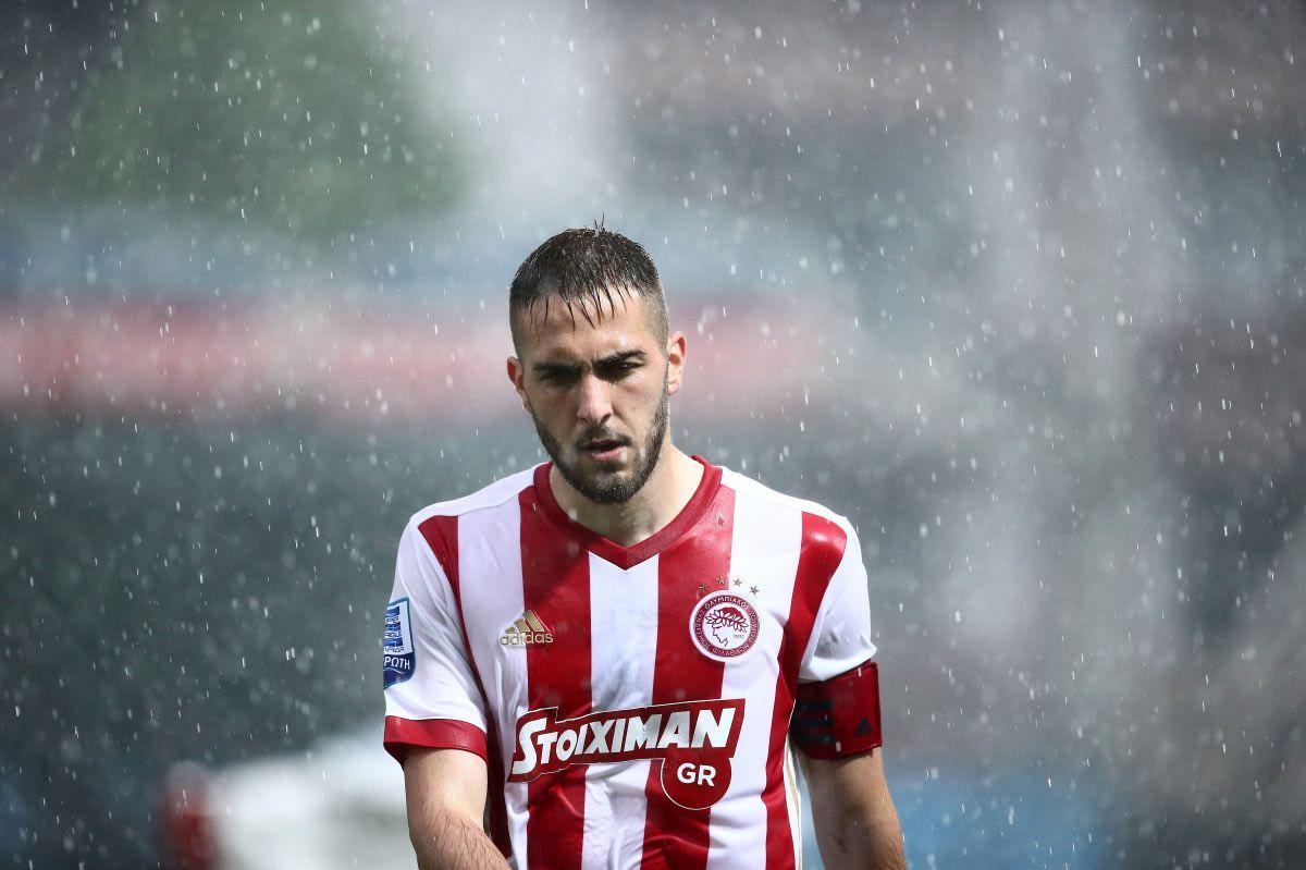 Ο Κώστας Φορτούνης με τη φανέλα του Ολυμπιακού