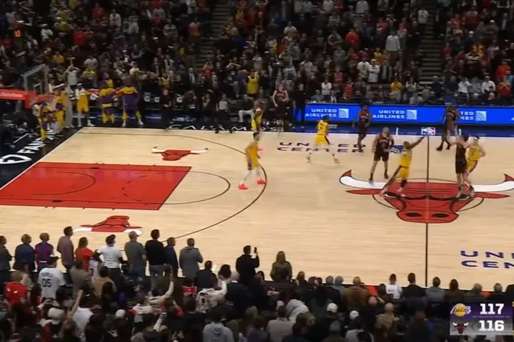 NBA: Το κινηματογραφικό φινάλε του Μπουλς – Λέικερς και το buzzer-beater του Γκίντι από το κέντρο