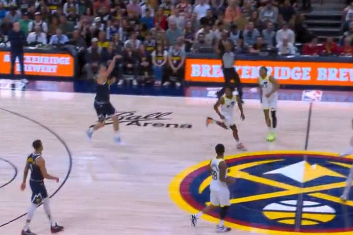 NBA: Ο Γιόκιτς τρέλανε πάλι κόσμο, σημείωσε τρομερό buzzer-beater με το ένα χέρι, πολύ πίσω από το κέντρο του γηπέδου