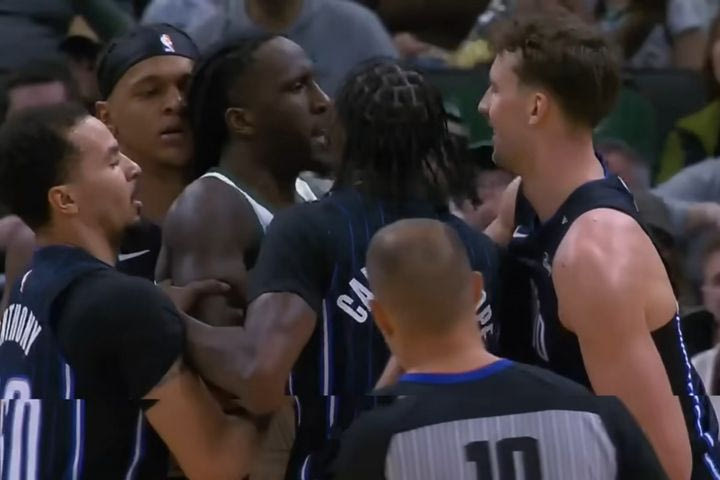 NBA, Γιάννης Αντετοκούνμπο: Παραλίγο γενικευμένη σύρραξη στο Μπακς – Μάτζικ έπειτα από επικίνδυνο φάουλ του Βάγκνερ στον “Greek Freak”