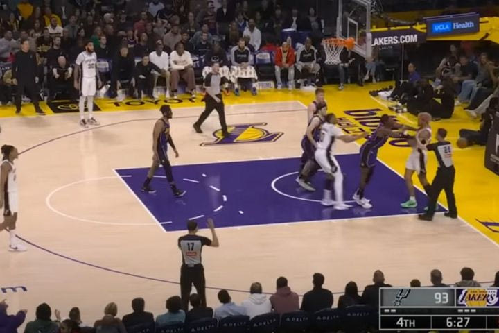 NBA: Βάντερμπιλτ και Σόχαν ήρθαν στα χέρια, απειλήθηκε γενικευμένη σύρραξη στο Λέικερς – Σπερς