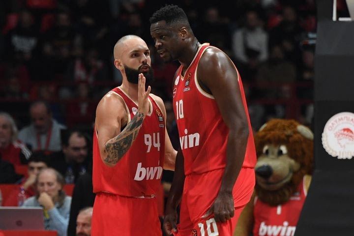 Ολυμπιακός – Ρεάλ: Οι διαιτητές του Game 2 με τους Μαδριλένους για τα playoffs της EuroLeague